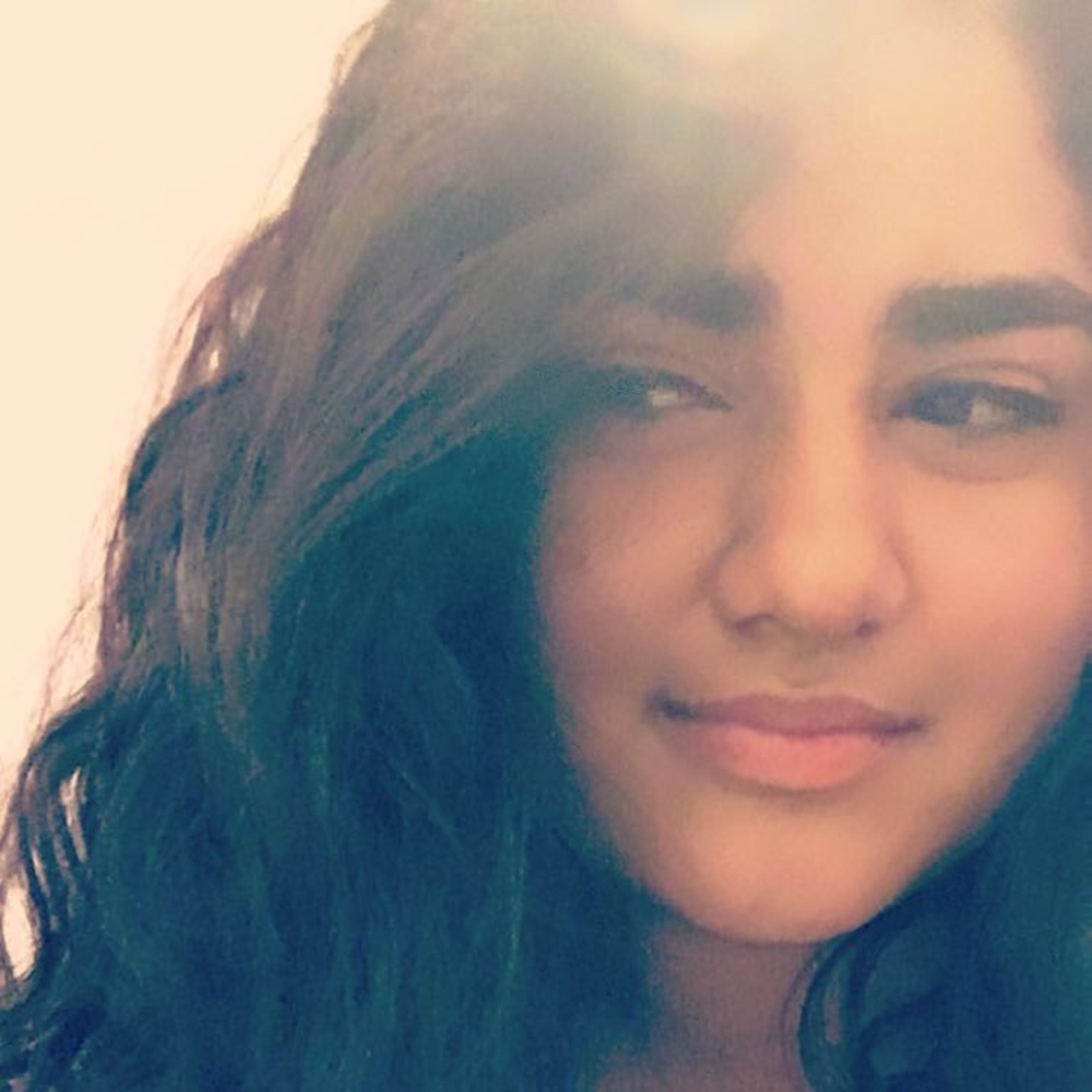 Meet your Posher, Yisela